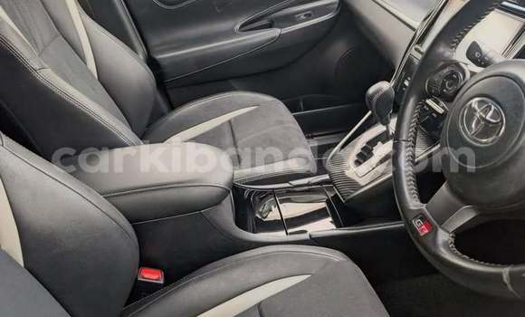 Acheter Occasion Voiture Toyota Harrier Bleu à Kampala, Ouganda Acheter Occasion Voiture Toyota Harrier Bleu à Kampala, Ouganda
