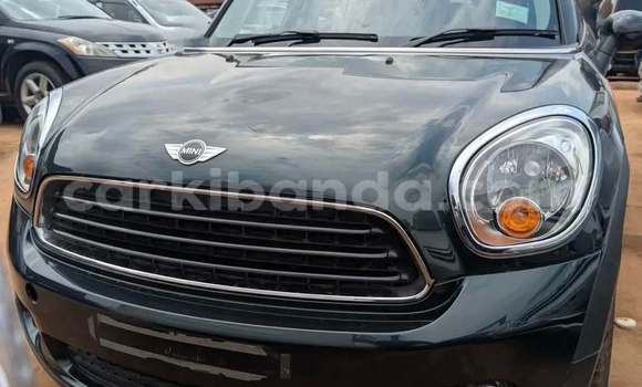 Gura Yakoze MINI Cooper Black Imodoka i Kampala mu Uganda