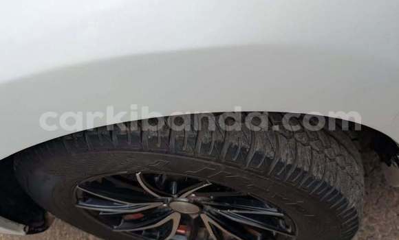 Acheter Occasion Voiture Toyota IST Blanc à Kampala, Ouganda Acheter Occasion Voiture Toyota IST Blanc à Kampala, Ouganda