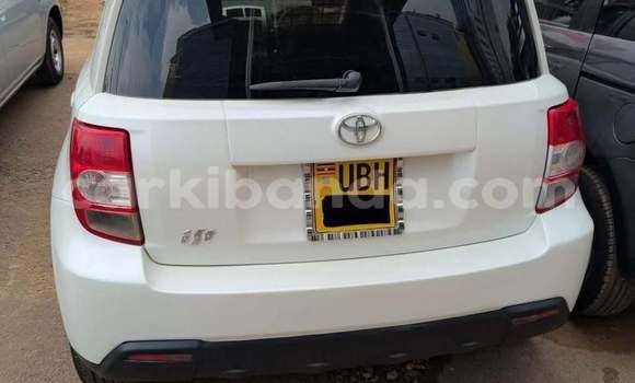 Acheter Occasion Voiture Toyota IST Blanc à Kampala, Ouganda Acheter Occasion Voiture Toyota IST Blanc à Kampala, Ouganda