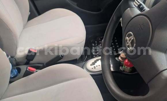 Acheter Occasion Voiture Toyota IST Blanc à Kampala, Ouganda Acheter Occasion Voiture Toyota IST Blanc à Kampala, Ouganda