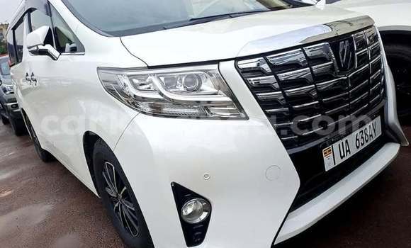 Gura Yakoze Toyota Alphard White Imodoka i Kampala mu Uganda