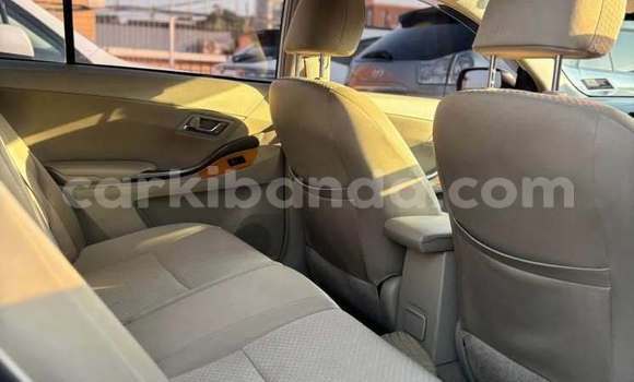 Acheter Occasion Voiture Toyota Premio Blanc à Kampala, Ouganda Acheter Occasion Voiture Toyota Premio Blanc à Kampala, Ouganda