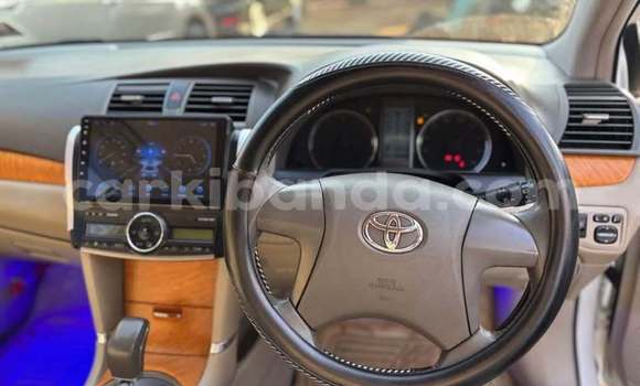 Acheter Occasion Voiture Toyota Premio Blanc à Kampala, Ouganda Acheter Occasion Voiture Toyota Premio Blanc à Kampala, Ouganda