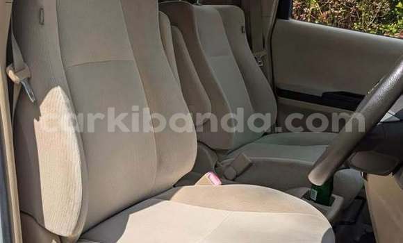 Acheter Occasion Voiture Toyota Alphard Blanc à Kampala, Ouganda Acheter Occasion Voiture Toyota Alphard Blanc à Kampala, Ouganda