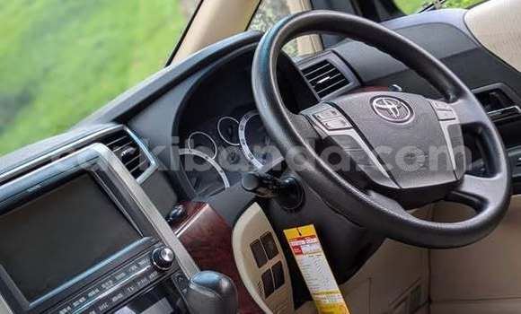Acheter Occasion Voiture Toyota Alphard Blanc à Kampala, Ouganda Acheter Occasion Voiture Toyota Alphard Blanc à Kampala, Ouganda
