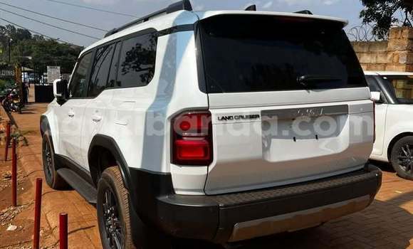 Acheter Occasion Voiture Toyota Land Cruiser Prado Blanc à Kampala, Ouganda Acheter Occasion Voiture Toyota Land Cruiser Prado Blanc à Kampala, Ouganda