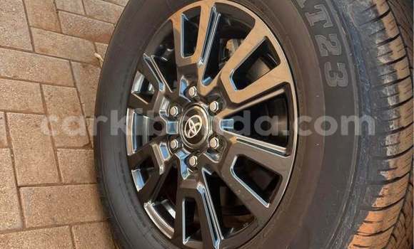 Acheter Occasion Voiture Toyota Land Cruiser Prado Blanc à Kampala, Ouganda Acheter Occasion Voiture Toyota Land Cruiser Prado Blanc à Kampala, Ouganda