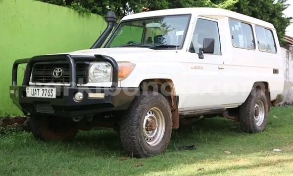 Buy Used Toyota Land Cruiser White Car in Bugiri in Eastern Buy Used Toyota Land Cruiser White Car in Bugiri in Eastern