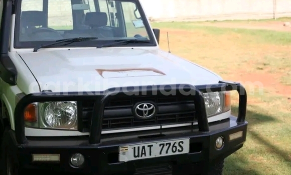 Buy Used Toyota Land Cruiser White Car in Bugiri in Eastern Buy Used Toyota Land Cruiser White Car in Bugiri in Eastern