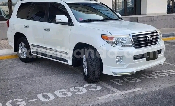 Buy Used Toyota Land Cruiser White Car in Bugiri in Eastern Buy Used Toyota Land Cruiser White Car in Bugiri in Eastern