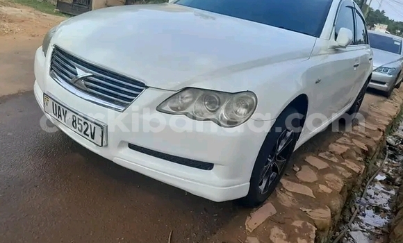 Nunua Ilio tumika Toyota Mark X Nyeupe Gari ndani ya Bugiri nchini Mashariki