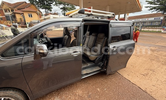 Nunua Ilio tumika Toyota Noah Nyingine Gari ndani ya Kampala nchini Uganda