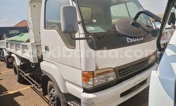 Nunua Imported Isuzu FTR 850 Nyeupe Lori ndani ya Kampala nchini Uganda