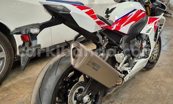 Buy Used Honda CBR 1000 RR White Bike in Kampala in Uganda Buy Used Honda CBR 1000 RR White Bike in Kampala in Uganda