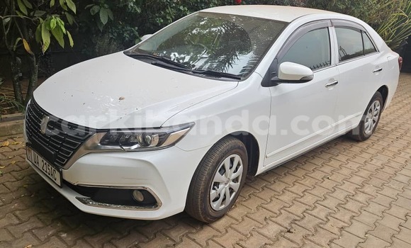 Nunua Ilio tumika Toyota Premio Nyeupe Gari ndani ya Kampala nchini Uganda