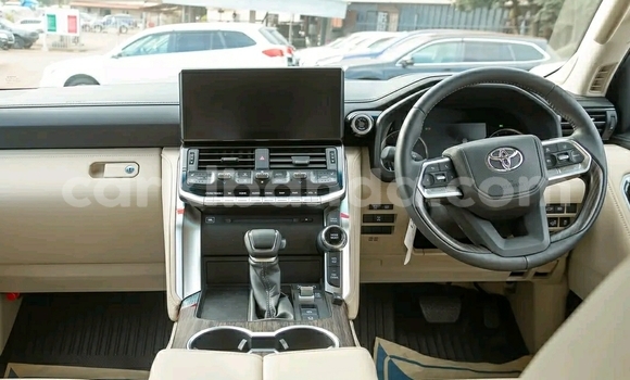 Nunua Ilio tumika Toyota Land Cruiser Beige Gari ndani ya Kampala nchini Uganda Nunua Ilio tumika Toyota Land Cruiser Beige Gari ndani ya Kampala nchini Uganda