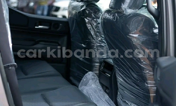 Nunua Ilio tumika Toyota Prado Beige Gari ndani ya Kampala nchini Uganda Nunua Ilio tumika Toyota Prado Beige Gari ndani ya Kampala nchini Uganda