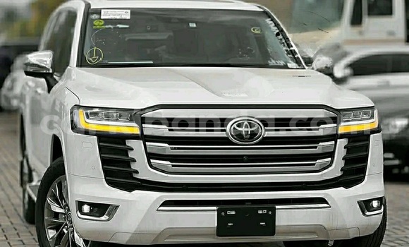 Buy Used Toyota Land Cruiser White Car in Kampala in Uganda