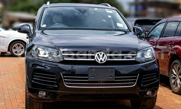 Nunua Ilio tumika Volkswagen Touareg Nyeusi Gari ndani ya Kampala nchini Uganda