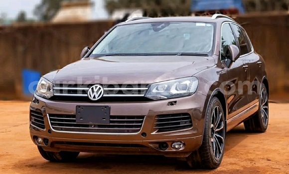 Acheter Occasion Voiture Volkswagen Touareg Beige à Kampala, Ouganda