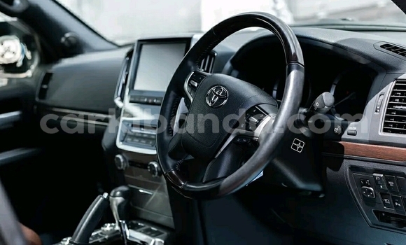 Acheter Occasion Voiture Toyota Land Cruiser Noir à Kampala, Ouganda Acheter Occasion Voiture Toyota Land Cruiser Noir à Kampala, Ouganda
