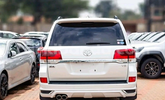 Buy Used Toyota Land Cruiser White Car in Kampala in Uganda Buy Used Toyota Land Cruiser White Car in Kampala in Uganda