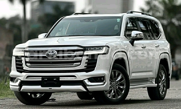 Nunua Ilio tumika Toyota Land Cruiser Nyeupe Gari ndani ya Kampala nchini Uganda