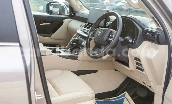 Nunua Ilio tumika Toyota Land Cruiser Beige Gari ndani ya Kampala nchini Uganda Nunua Ilio tumika Toyota Land Cruiser Beige Gari ndani ya Kampala nchini Uganda