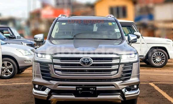 Nunua Ilio tumika Toyota Land Cruiser Beige Gari ndani ya Kampala nchini Uganda Nunua Ilio tumika Toyota Land Cruiser Beige Gari ndani ya Kampala nchini Uganda
