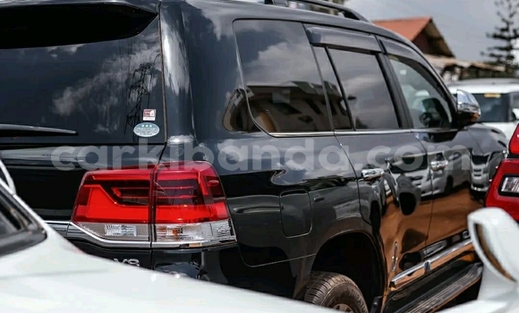 Acheter Occasion Voiture Toyota Land Cruiser Noir à Kampala, Ouganda Acheter Occasion Voiture Toyota Land Cruiser Noir à Kampala, Ouganda