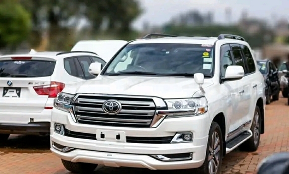 Acheter Occasion Voiture Toyota Land Cruiser Blanc à Kampala, Ouganda