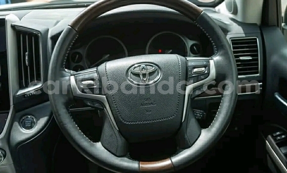 Buy Used Toyota Land Cruiser White Car in Kampala in Uganda Buy Used Toyota Land Cruiser White Car in Kampala in Uganda