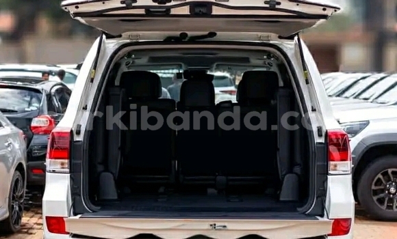 Buy Used Toyota Land Cruiser White Car in Kampala in Uganda Buy Used Toyota Land Cruiser White Car in Kampala in Uganda