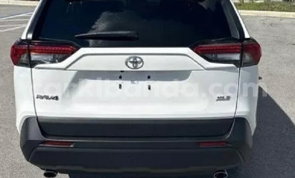 Nunua Ilio tumika Toyota RAV4 Nyeupe Gari ndani ya Bugembe nchini Mashariki Nunua Ilio tumika Toyota RAV4 Nyeupe Gari ndani ya Bugembe nchini Mashariki