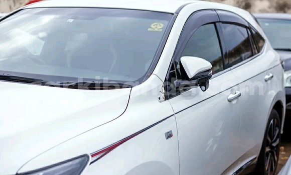 Buy Used Toyota Harrier White Car in Kampala in Uganda Buy Used Toyota Harrier White Car in Kampala in Uganda