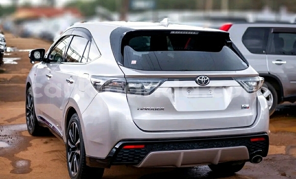 Acheter Occasion Voiture Toyota Harrier Gris à Kampala, Ouganda Acheter Occasion Voiture Toyota Harrier Gris à Kampala, Ouganda