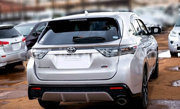 Acheter Occasion Voiture Toyota Harrier Gris à Kampala, Ouganda Acheter Occasion Voiture Toyota Harrier Gris à Kampala, Ouganda
