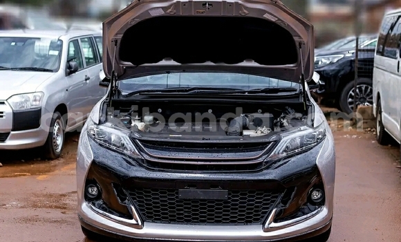 Acheter Occasion Voiture Toyota Harrier Gris à Kampala, Ouganda Acheter Occasion Voiture Toyota Harrier Gris à Kampala, Ouganda