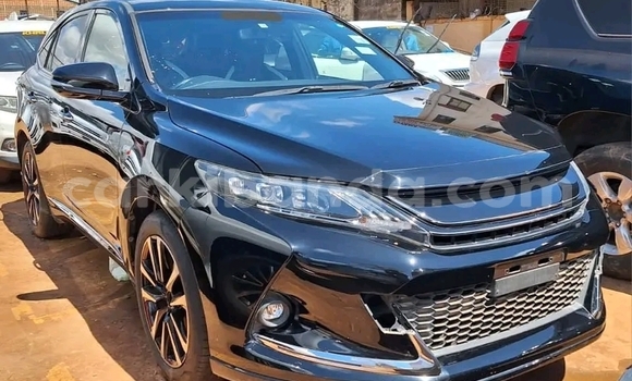 Gura Yakoze Toyota Harrier Black Imodoka i Kampala mu Uganda