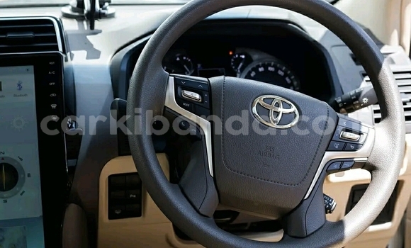 Nunua Ilio tumika Toyota Land Cruiser Prado Nyeupe Gari ndani ya Kampala nchini Uganda Nunua Ilio tumika Toyota Land Cruiser Prado Nyeupe Gari ndani ya Kampala nchini Uganda