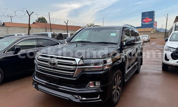 Nunua Mpya Toyota Land Cruiser Nyeusi Gari ndani ya Kampala nchini Uganda