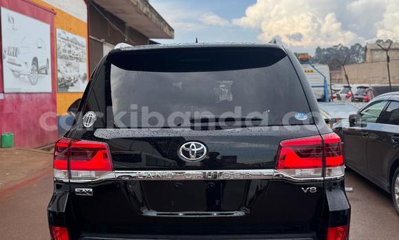 Nunua Mpya Toyota Land Cruiser Nyeusi Gari ndani ya Kampala nchini Uganda Nunua Mpya Toyota Land Cruiser Nyeusi Gari ndani ya Kampala nchini Uganda