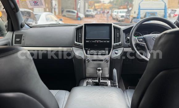 Nunua Mpya Toyota Land Cruiser Nyeusi Gari ndani ya Kampala nchini Uganda Nunua Mpya Toyota Land Cruiser Nyeusi Gari ndani ya Kampala nchini Uganda