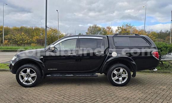 Nunua Ilio tumika Mitsubishi L200 Nyeusi Gari ndani ya Kampala nchini Uganda Nunua Ilio tumika Mitsubishi L200 Nyeusi Gari ndani ya Kampala nchini Uganda