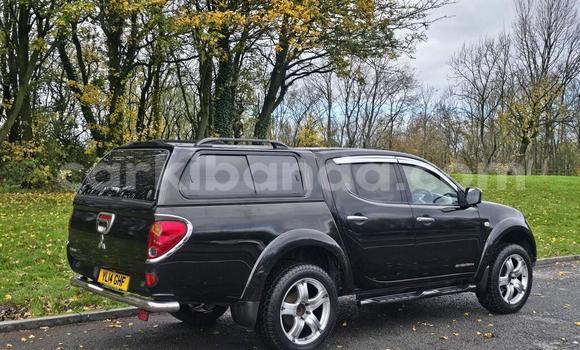 Nunua Ilio tumika Mitsubishi L200 Nyeusi Gari ndani ya Kampala nchini Uganda Nunua Ilio tumika Mitsubishi L200 Nyeusi Gari ndani ya Kampala nchini Uganda