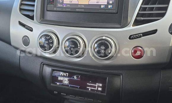 Nunua Ilio tumika Mitsubishi L200 Nyeusi Gari ndani ya Kampala nchini Uganda Nunua Ilio tumika Mitsubishi L200 Nyeusi Gari ndani ya Kampala nchini Uganda