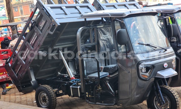 Buy New Izh 2126 «Oda» Silver Car in Kampala in Uganda Buy New Izh 2126 «Oda» Silver Car in Kampala in Uganda