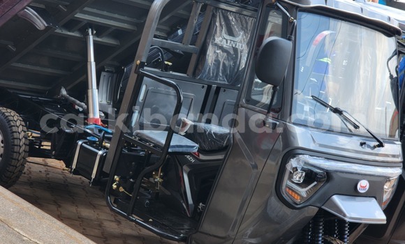 Buy New Izh 2126 «Oda» Silver Car in Kampala in Uganda Buy New Izh 2126 «Oda» Silver Car in Kampala in Uganda