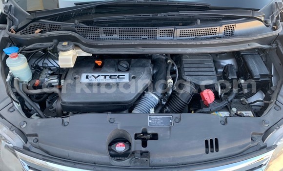 Gura Yakoze Honda Elysion Silver Imodoka i Kampala mu Uganda Gura Yakoze Honda Elysion Silver Imodoka i Kampala mu Uganda